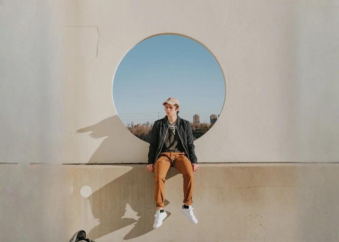 A 640 px photo expanded to 1120 px: original inside the frame, AI outside